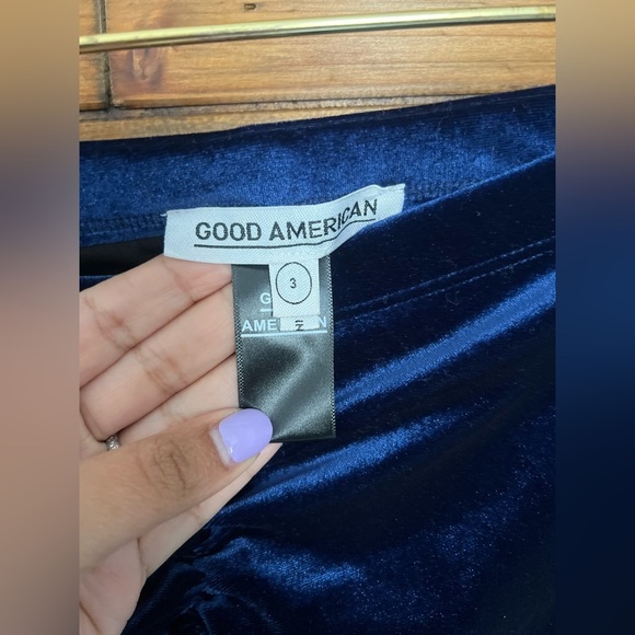 Good American Ruched Velvet Skirt size 3 color blue - Picture 9 of 10